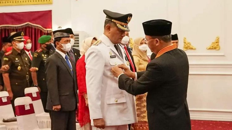 Gubernur Bengkulu Rohidin Mersyah Melantik Heriyandi Roni sebagai Pj, Bupati Benteng