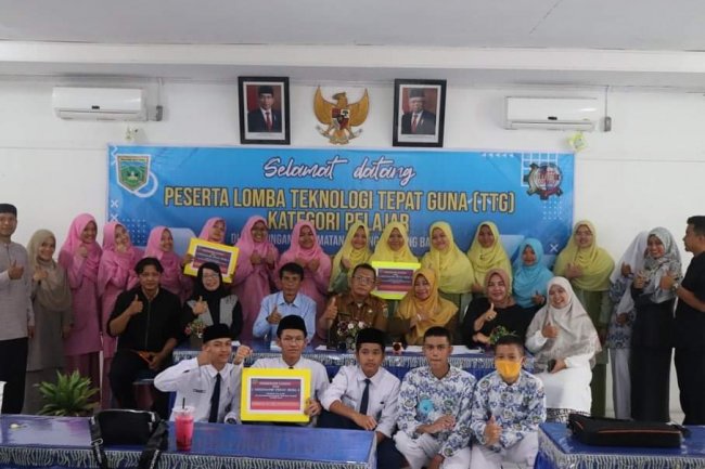 Ciptakan Jemuran Otomatis, Santri Diniyyah Puteri Juara I Lomba TTG