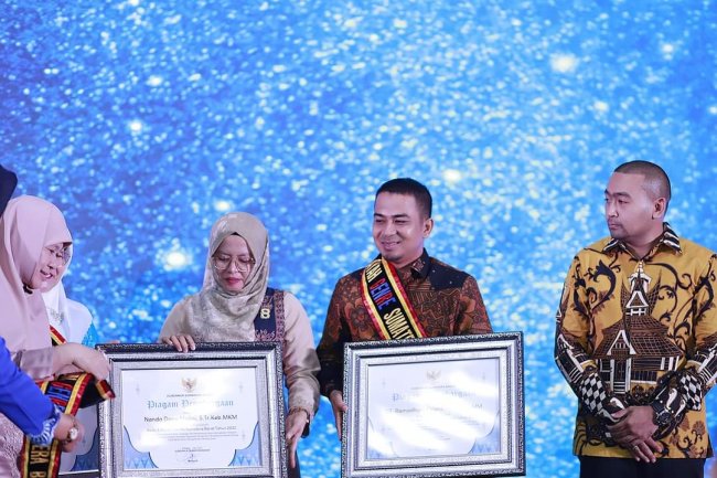 Wawako Solok Terima Penghargaan Ayah Bunda GenRe Pengayom 2022