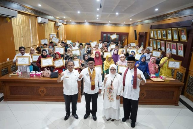 Pemkab Tanah Datar Lepas 55 ASN Memasuki Masa Purna Tugas 