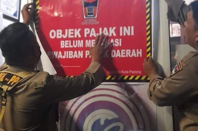  Tidak Bayar Pajak Resto dan Cafe Ditempeli Stiker 