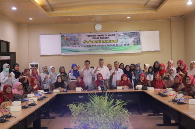 Kelompok Tani dan Wanita Tani Kota Solok Ikuti Pelatihan Pekarangan Pangan Lestari (P2L)