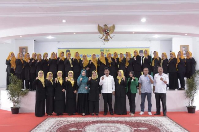 Dikukuhkan Perwosi Padang Panjang Diketuai Ny. Nova Era Yanthy Asrul.