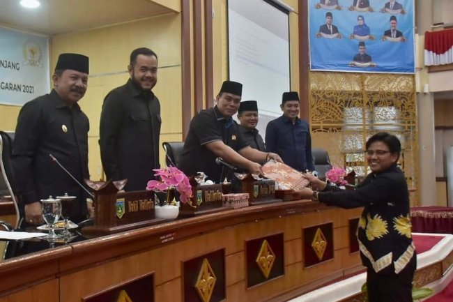 Fraksi DPRD Sampaikan Pemandangan Umum Ranperda Pertanggungjawaban  APBD 2021