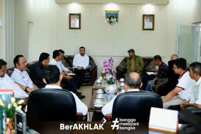 Wali Kota Fadly Amran Gelar Pertemuan Dengan Asosiasi Kontraktor 