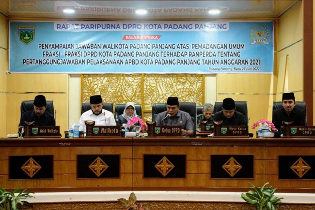 Wako Fadly Amran Sampaikan Jawaban Pemerintah 