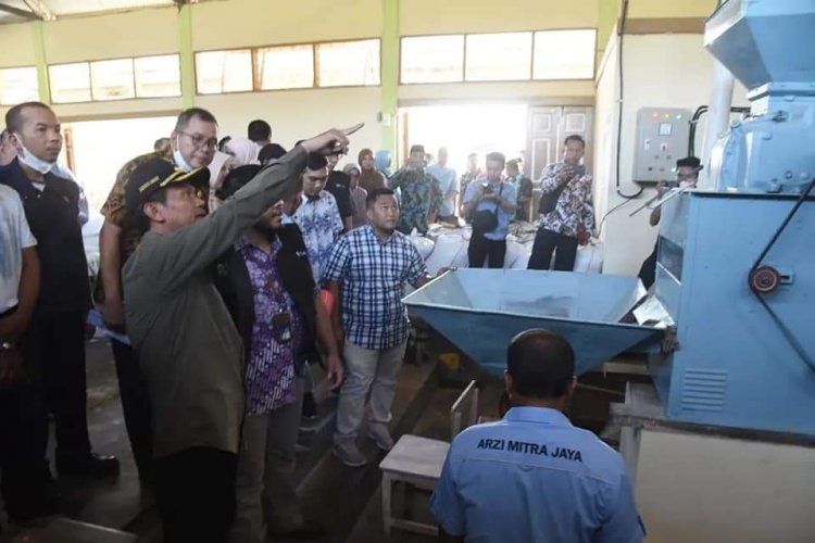 Program TJSL 2 Rice Miling Unit Modern Diserahkan PT.PLN UIW Sumbar