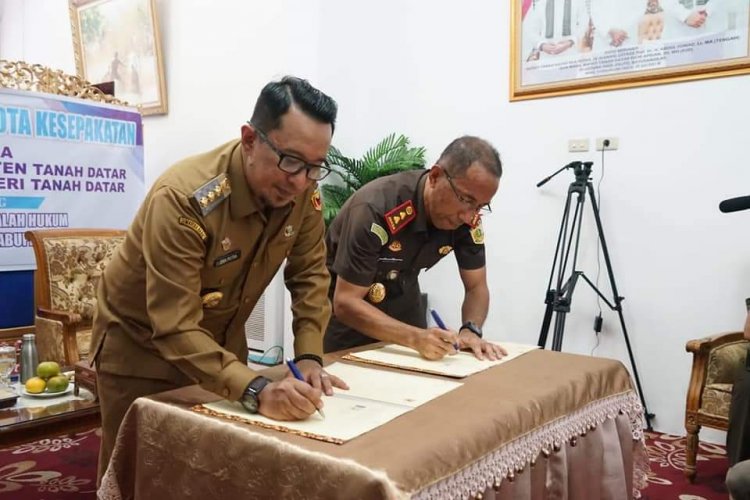 Pemkab dan Kejari Tanah Datar Tanda Tangani Kesepakatan Bersama Pendampingan Pembangunan 