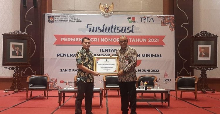 Peringkat 2 Nasional, Bupati Dharmasraya Terima Penghargaan Pemerintah Kabupaten Berkinerja Terbaik