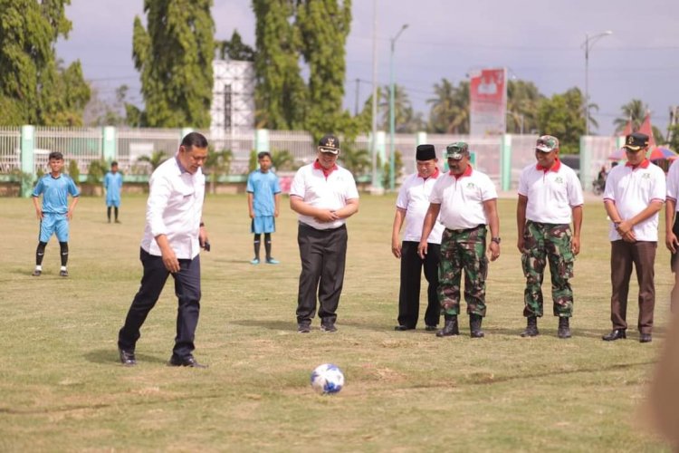 Di Tendang Bupati Solok, Wali Kota Zul Elfian Buka Piala KASAD Liga Santri PSSI Wilayah Kodim 0309/Solok Tahun 2022
