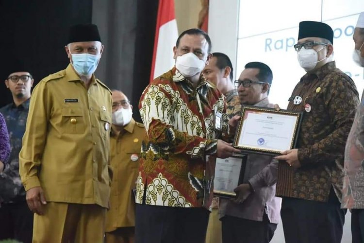 Tertinggi di Sumatera Barat, Kota Padang Terima Penghargaan KPK RI