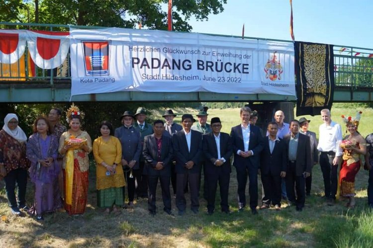 Diresmikan Jembatan "Padang Brucke" di Kota Hildesheim Jerman