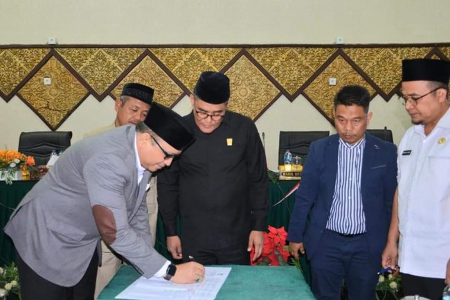  DPRD Kota Padang Setujui Ranperda Penyelenggaraan Transportasi Darat Menjadi Perda