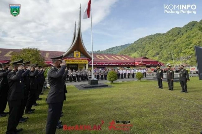 Polres Padang Panjang Ikuti Upacara HUT Bhayangkara Secara Virtual 