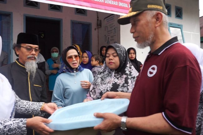 Pemprov Sumbar Berikan Paket Pembuatan WC Bersih dan Sehat Bagi Masyarakat Nagari Galugua