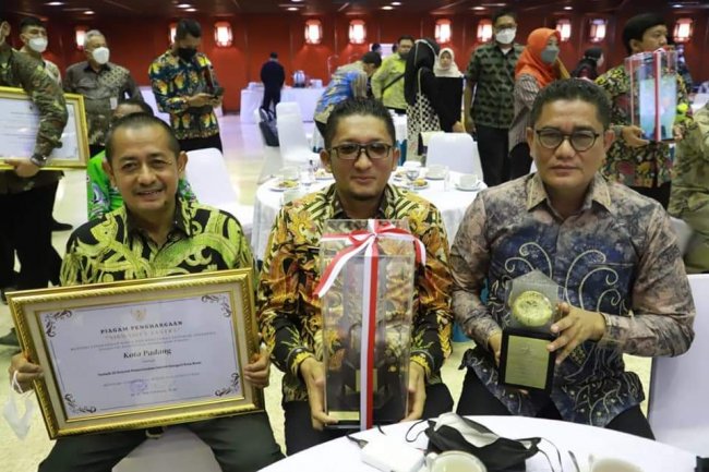 Wako Hendri Septa Terbaik 2 Nasional Terima Penghargaan Nirwasita Tantra 2021 Dari Kementerian LHK RI