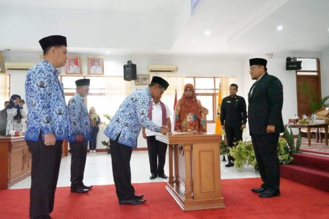 Tiga Pejabat Administrator Pemkab Tanah Datar di Lantik 