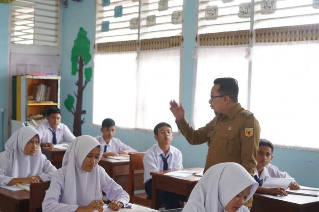 Mendadak Bupati Tanah Datar Kunjungi SMP Negeri 5 Batusangkar 