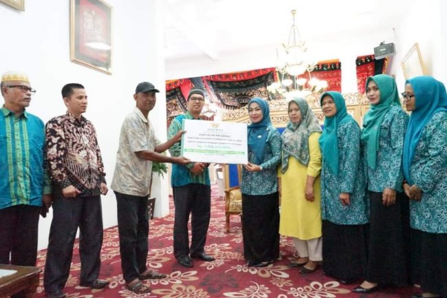 Bantu Ekonomi Produktif TP PKK Tanah Datar Gandeng BAZNAS