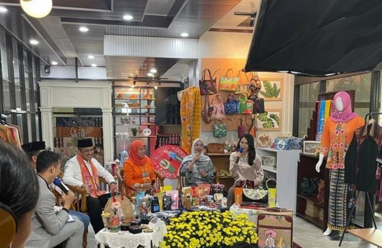 Ketua Dekranasda Tanah Datar Ny. Lise Eka Putra Terinspirasi Dari Jakpreneur JBL Jakarta Timur 