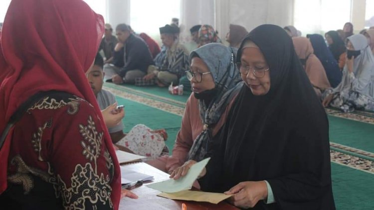 Baznas Padang Panjang Salurkan Zakat Berbagai Program Untuk 103 Mustahiq 