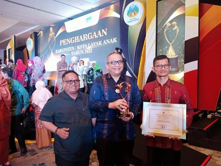 Terima Penghargaan KLA Nindya 2022, Kota Padang Pertahankan Penghargaan Nasional Kota Layak Anak