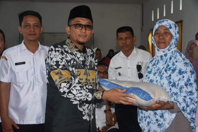 Empat KUBE di Kecamatan Padang Timur Terima Bantuan Kelengkapan Usaha