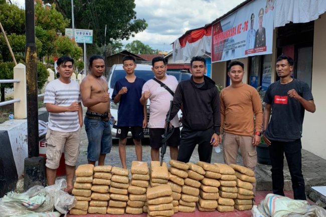 Di Buru Dua Tersangka Kabur. Satres Narkoba Polres Solok Amankan Dua Karung Paket Ganja 