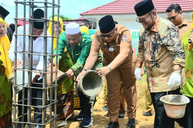 Wali Kota Padang Letakan Batu Pertama Pembangunan Rumah Sakinah dan Tahfidz Aisyiyah Cabang Koto Tangah 