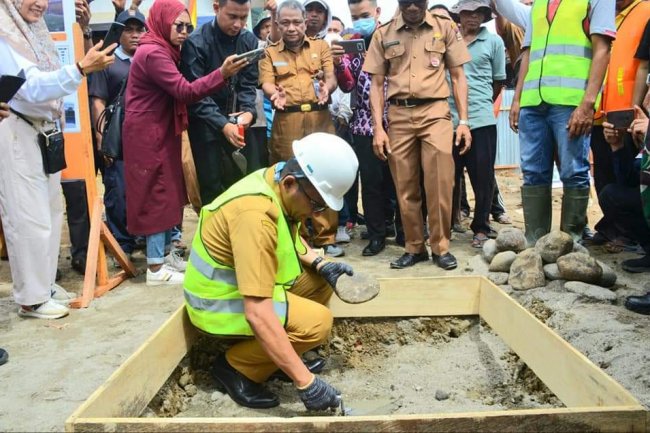 Wako Hendri Septa Letakkan Batu Pertama Pembangunan Pasar Rakyat Belimbing 