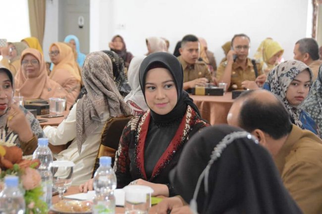 Dian Puspita Fadly Amran Bunda Literasi Kota Padang Panjang Buka Lomba Bercerita Antar SLTP