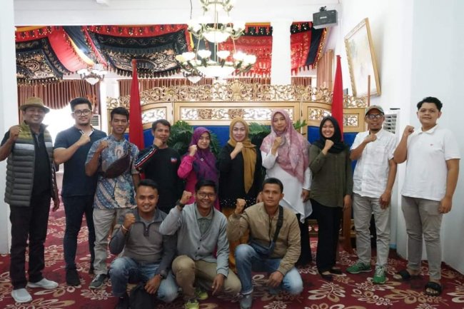 Ny. Lise Eka Putra Semangati dan Motivasi Petani Milenial Menjadi Inisiator Dan Motivator Masyarakat 