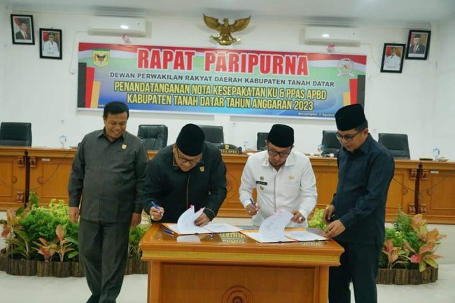 Bupati dan Ketua DPRD Tanah Datar Tandatangani Nota KUA dan PPAS 2023