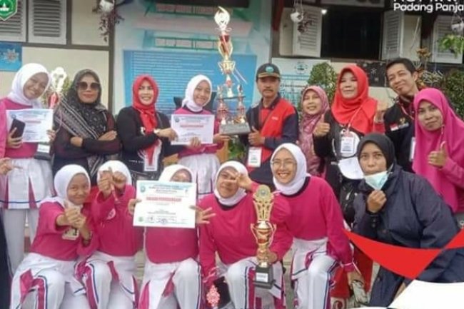 SMKN 1 Padang Panjang Juara Umum Lomba Senam Merdeka dan Senam Antinarkoba