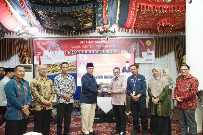 Wamentan RI Bersama Bupati Tanah Datar Launching Asuransi Tani dan Sapi 