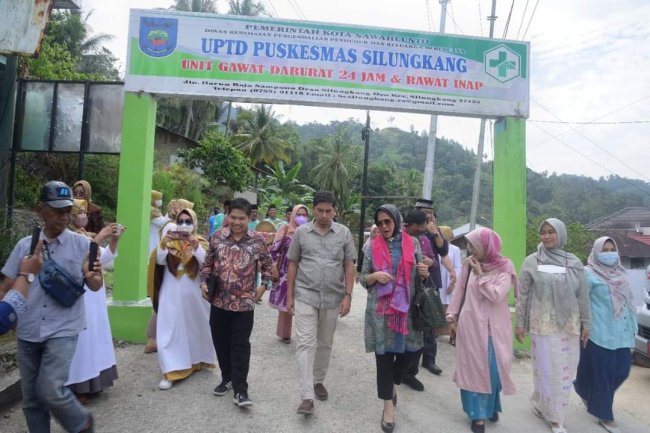 Tim Penilai Puskesmas Provinsi Sumatera Barat Nilai Inovasi 'Ulat Sutra' dan 'Songket Jo Alat Tenun' Puskesmas Silungkang 