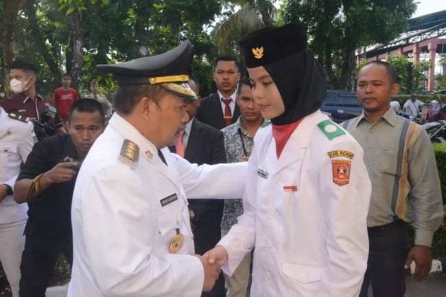 Cindy Ramadhani  Anggota Paskibraka Kabupaten Agam Antara Tugas Negara dan Duka Cita