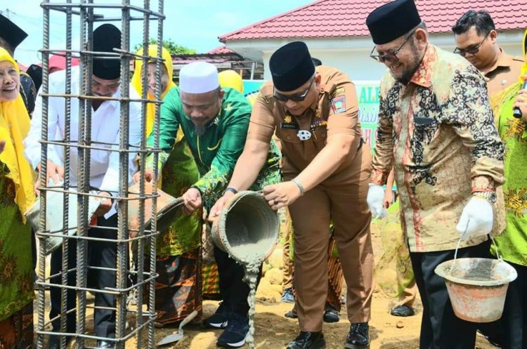 Wali Kota Padang Letakan Batu Pertama Pembangunan Rumah Sakinah dan Tahfidz Aisyiyah Cabang Koto Tangah 