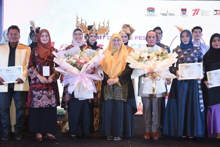 Ladies Program Apeksi Hadirkan Fesyen Batik dan Songket Daerah 