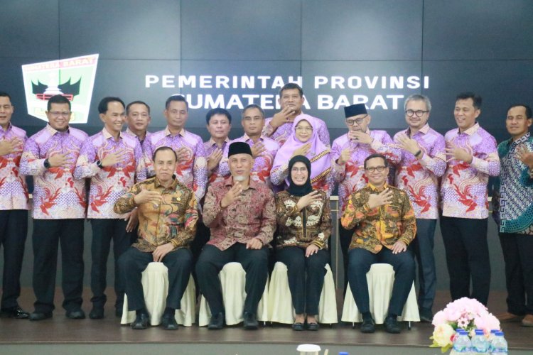 Jamu Makan Malam Peserta SLISN PPRA LXIV Gubernur Mahyeldi Kenalkan Tradisi Ka Lapau 