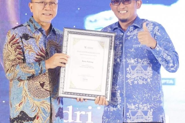 Kota Padang Terima Duo Penghargaan Nasional Dari Kemendag RI