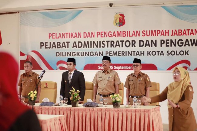 Wawako Ramadhani Lantik Pejabat Administrator dan pengawas di lingkungan Pemko Solok