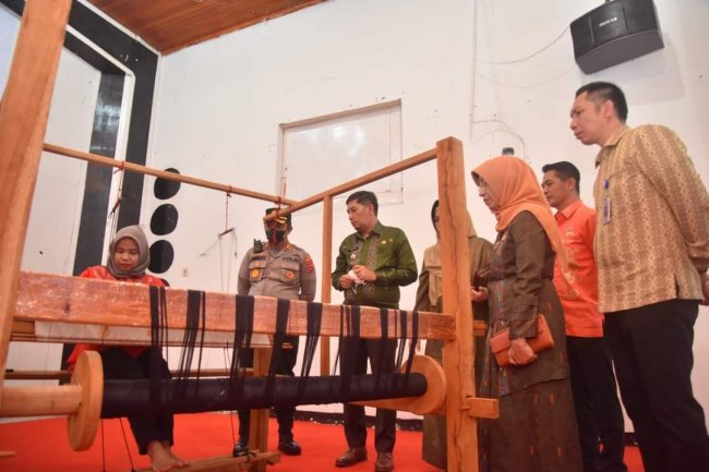 Wali Kota Deri Asta Buka Sawahlunto Internasional Songket Silungkang Carnaval (SISSCa)