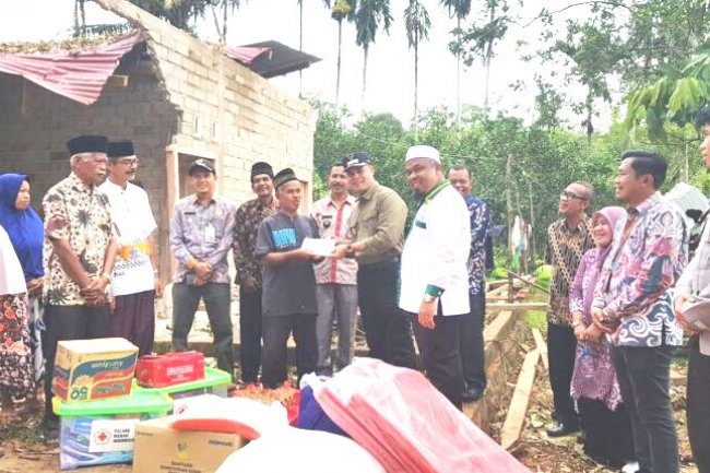 Korban Pohon Tumbang di Sawah Gadang, Terima Bantuan Wabup Sijunjung