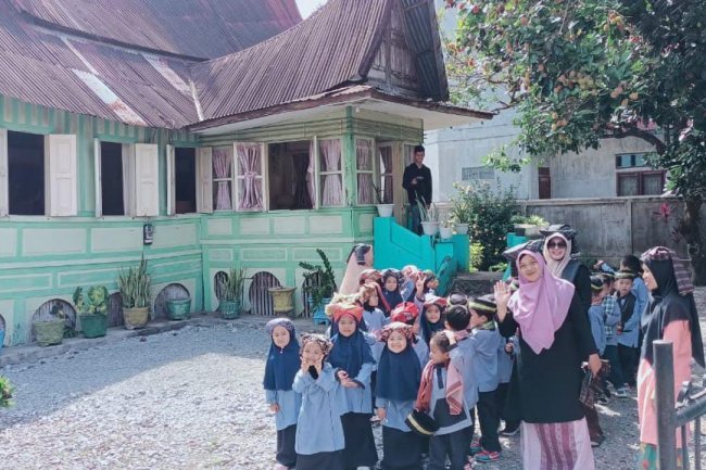 TK Pertiwi Setda Kota Solok Terapkan Muatan Lokal Kepada Anak Didik