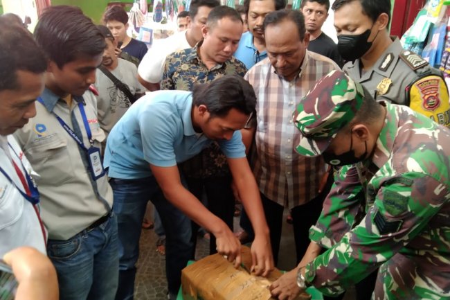 Anggota Kodim 0309 Solok Gagalkan Pengiriman 5 Kg Ganja Kering ke Jakarta