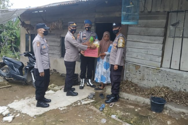 Mulanya Kaget Didatangi Polisi, Warga Terdampak Kenaikan BBM  Ceria Dapat Sembako