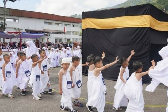 Dua Tahun Tidak Dilaksanakan. Ribuan Anak TK Ikuti Peragaan Manasik Haji