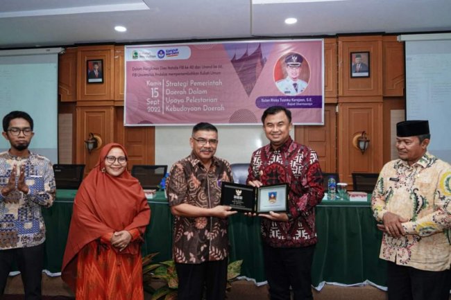 Bupati Dharmasraya Sampaikan Kuliah Umum Pelestarian Budaya di Universitas Andalas