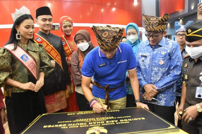  Menparekraf Sandiaga Uno Resmikan Gedung Bagindo Aziz Chan Youth Center 